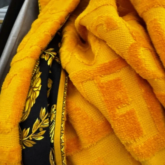 Versace Bath Robe - Picture 4 of 9